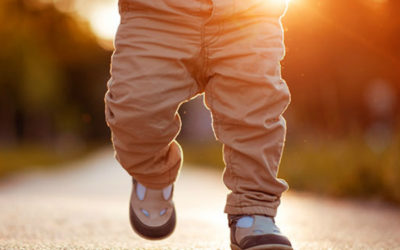 Pierwsze kroki dziecka – czyli pionizacja krok po kroku